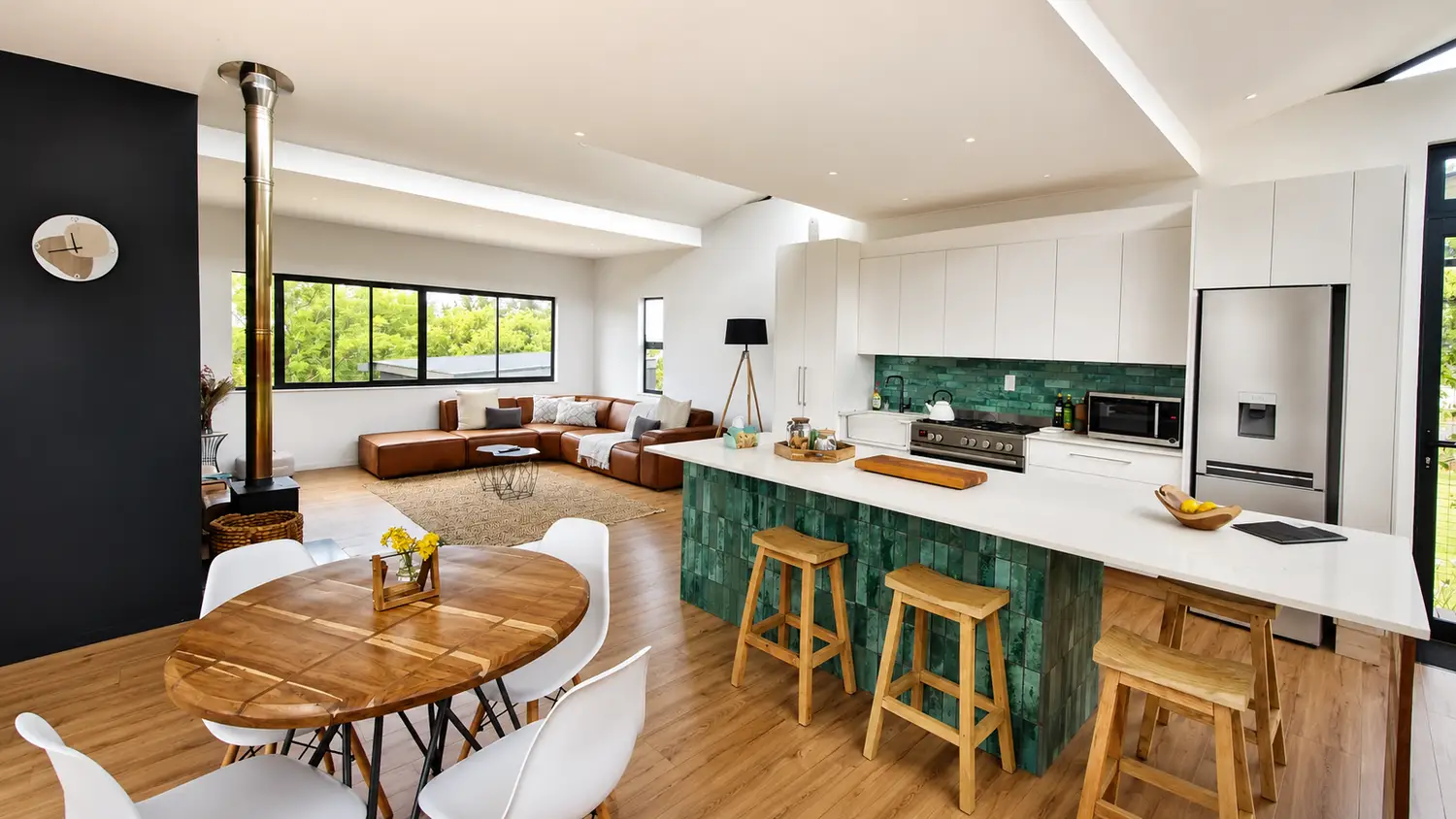 Swellendam Residence bright interior with deck connection